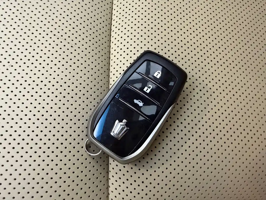 Toyota Crown 2016 — фото 14
