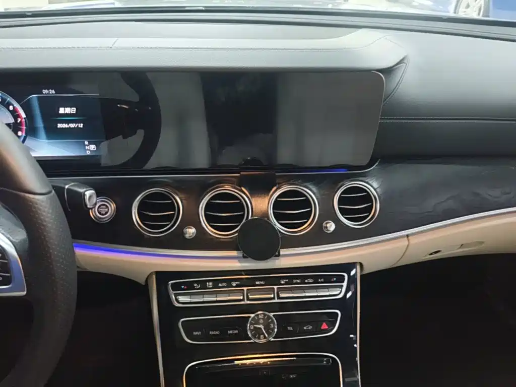 Mercedes-Benz E-Class 2017 — фото 13
