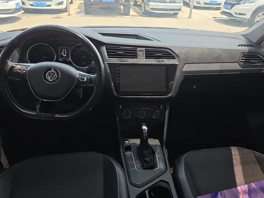 Volkswagen Tiguan L 2018 — фото 12