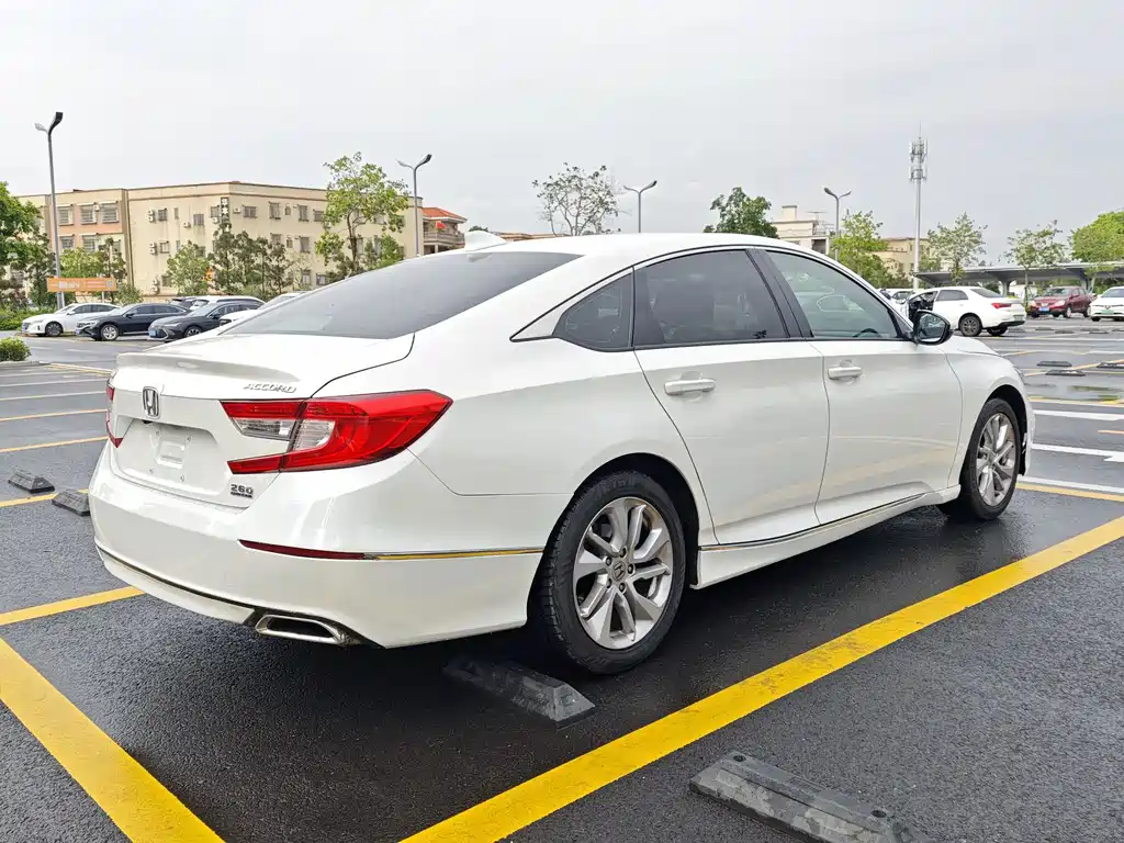 Honda Accord 2018 — фото 6
