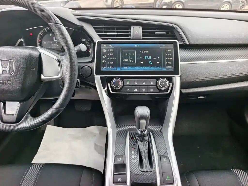 Honda Civic 2018 — фото 12