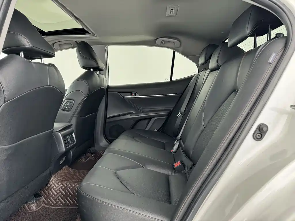 Toyota Camry 2021 — фото 12