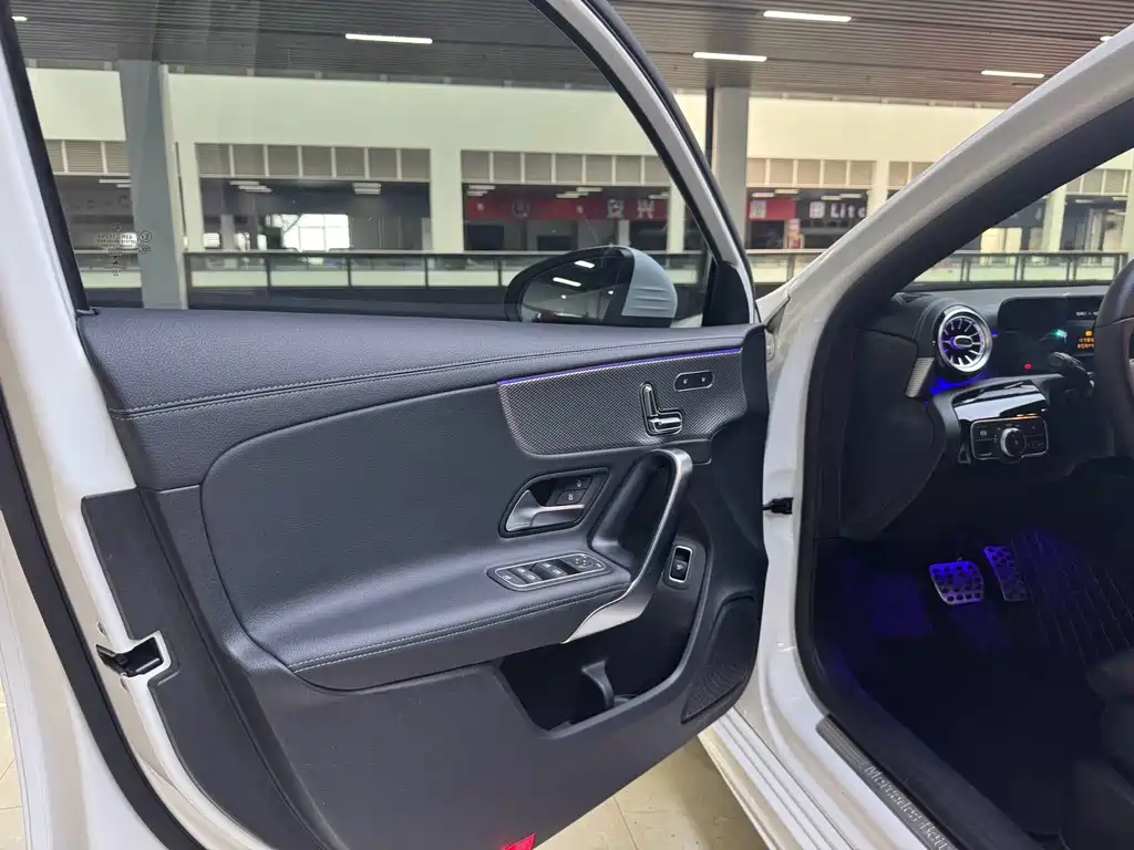 Mercedes-Benz A-Class 2022 — фото 10