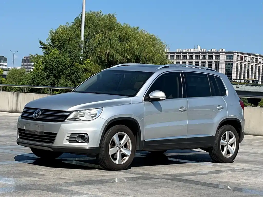 Volkswagen Tiguan 2012 — фото 1