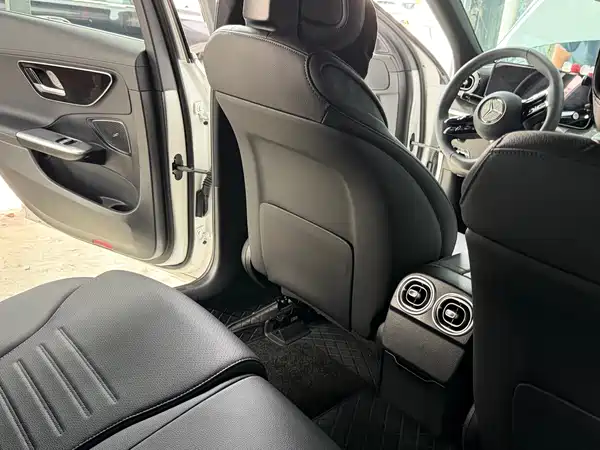 Mercedes-Benz C-Class 2025