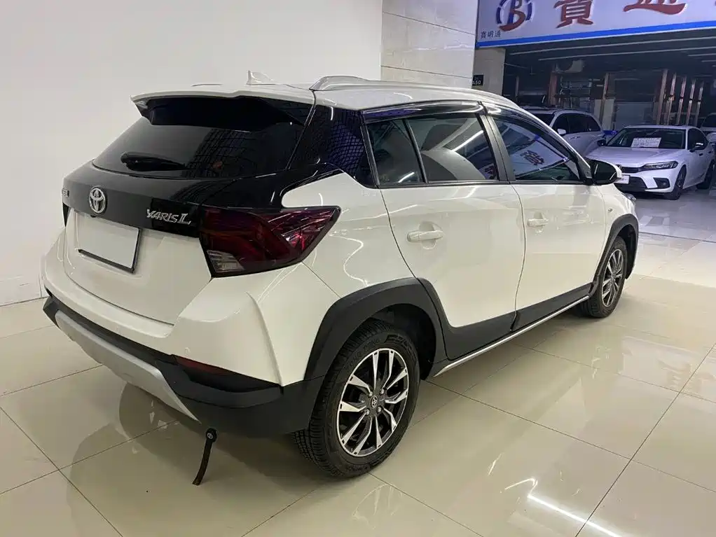 Toyota Yaris L 2022