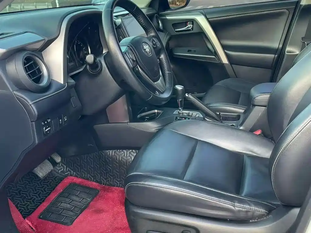 Toyota RAV4 2019 — фото 15