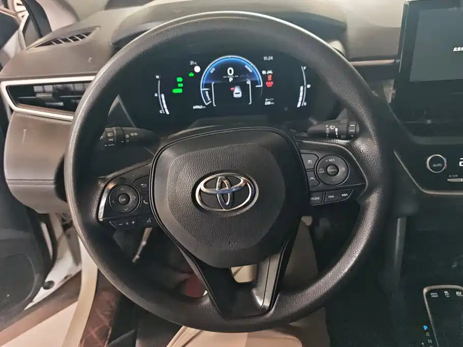 Toyota Corolla Cross 2023 — фото 15