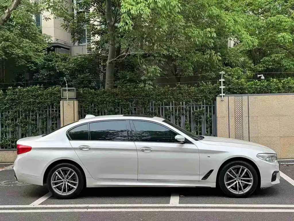 BMW 5 Series 2018 — фото 4