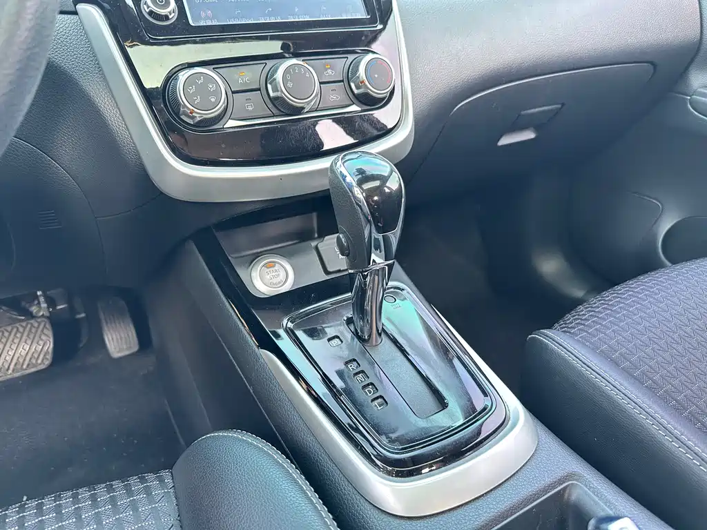 Nissan Tiida 2017 — фото 19