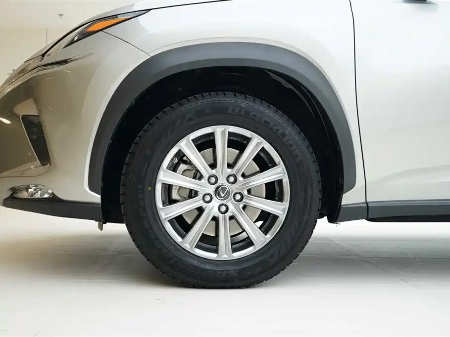 Lexus NX 2019 — фото 13