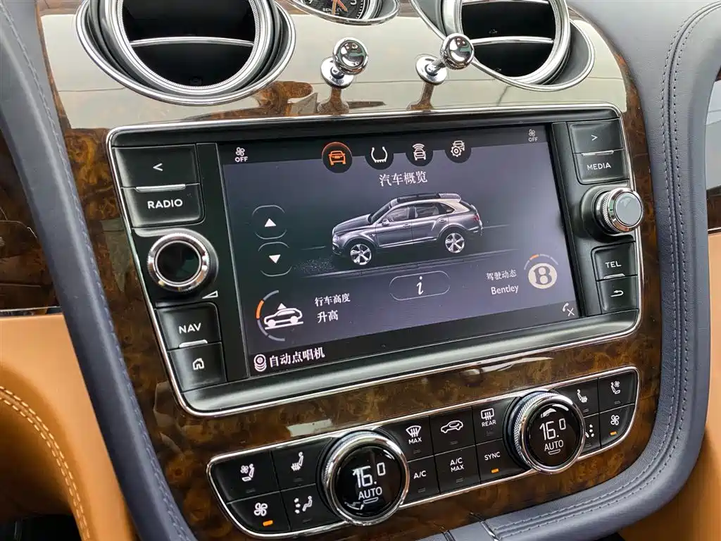 Bentley Bentayga 2018 — фото 18