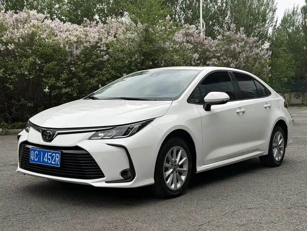 Toyota Corolla 2023 — фото 1