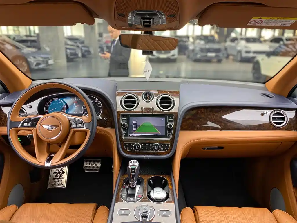 Bentley Bentayga 2018 — фото 13