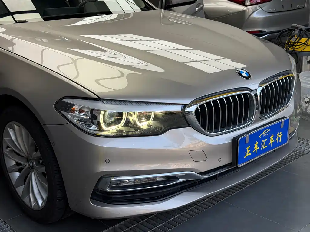 BMW 5 Series 2018 — фото 17