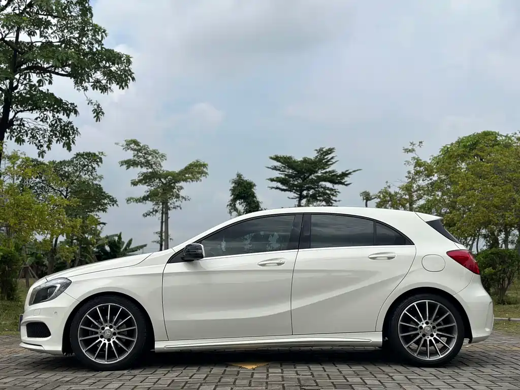 Mercedes-Benz A-Class 2015 — фото 8