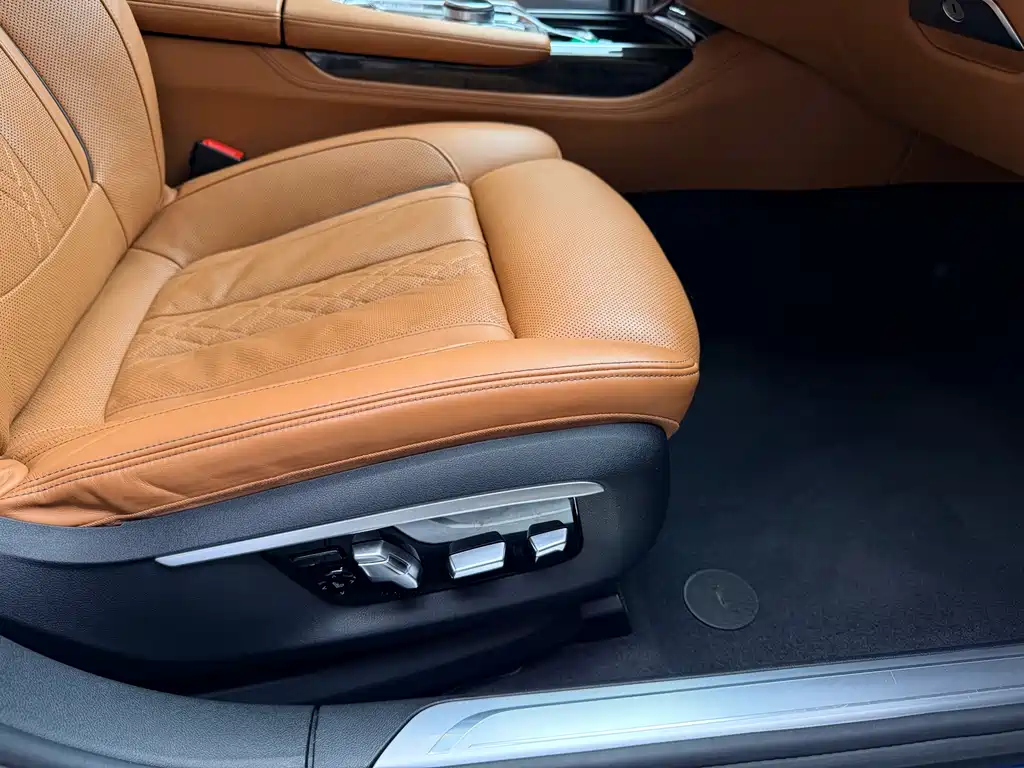 BMW 7 Series 2016 — фото 16