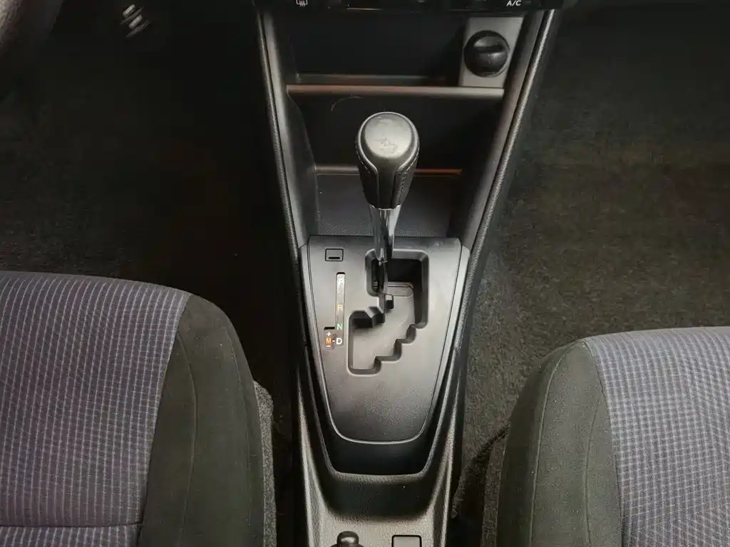 Toyota Yaris L 2017 — фото 13