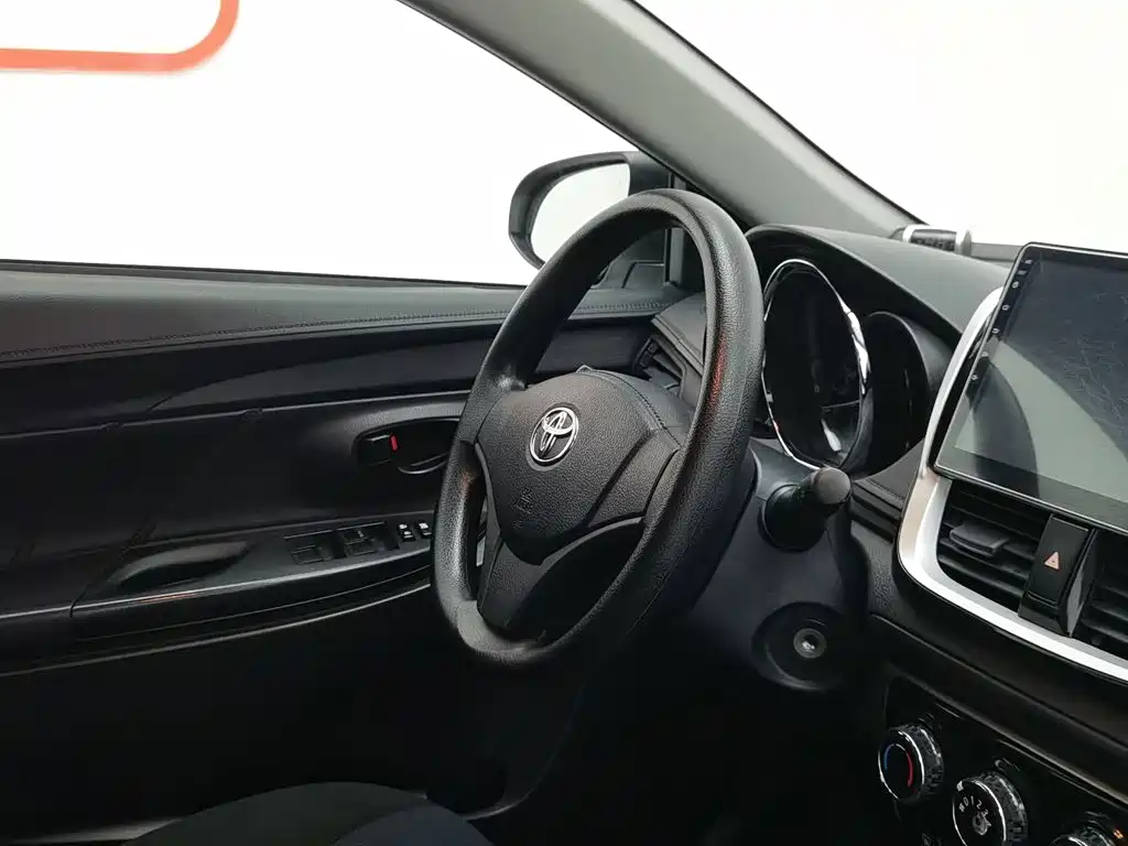 Toyota Yaris L 2017 — фото 22