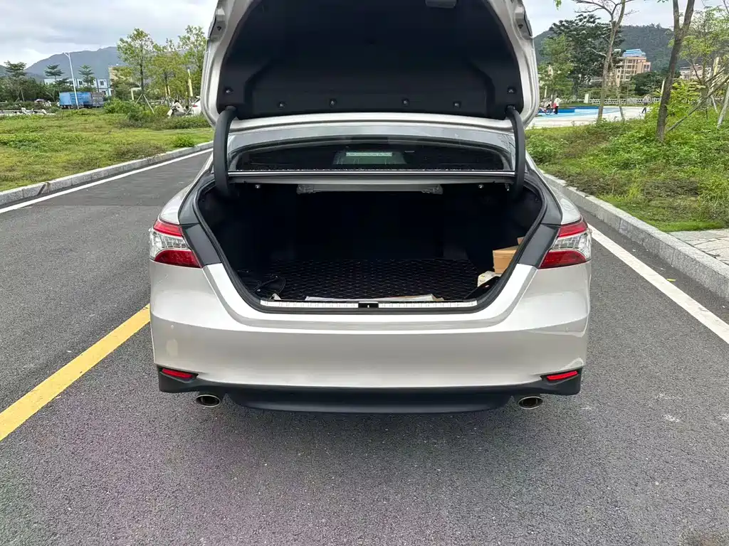 Toyota Camry 2019 — фото 17