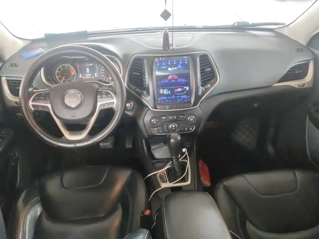 Jeep Cherokee 2016 — фото 10