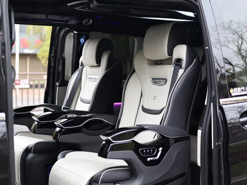 Mercedes-Benz V-Class 2018 — фото 49
