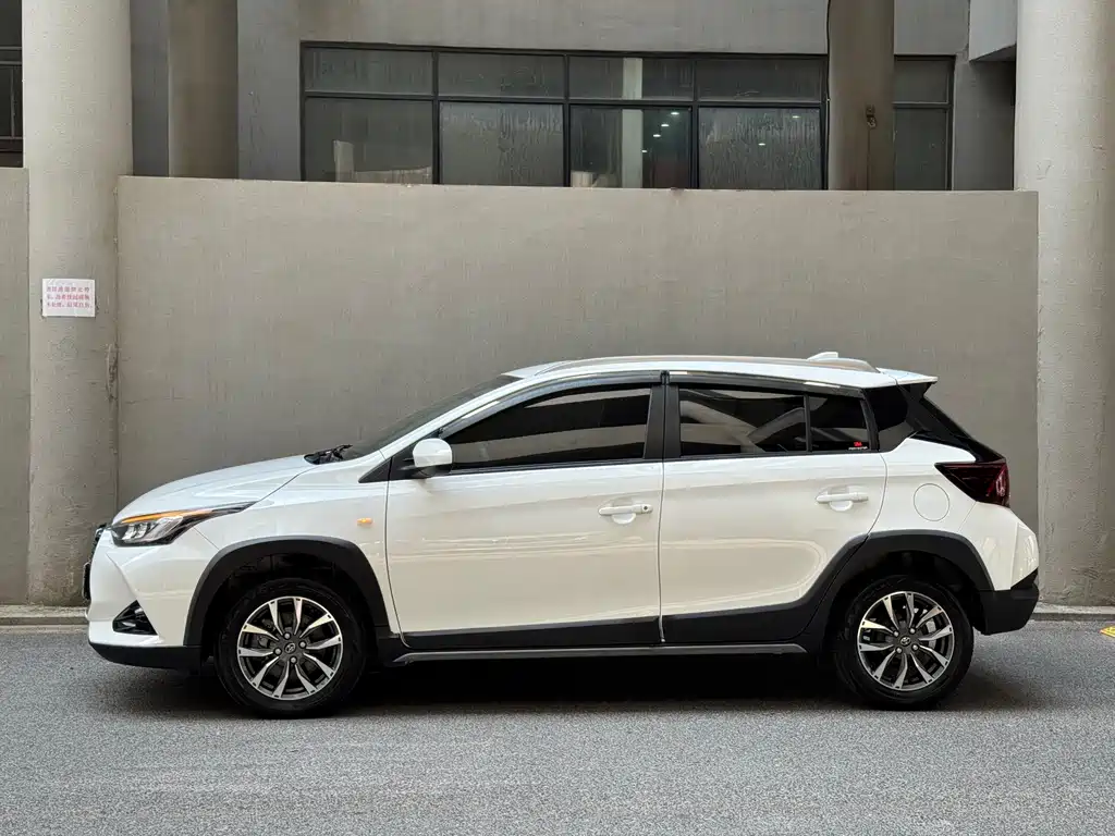 Toyota Yaris L 2023