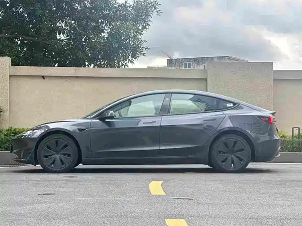 Tesla Model 3 2025