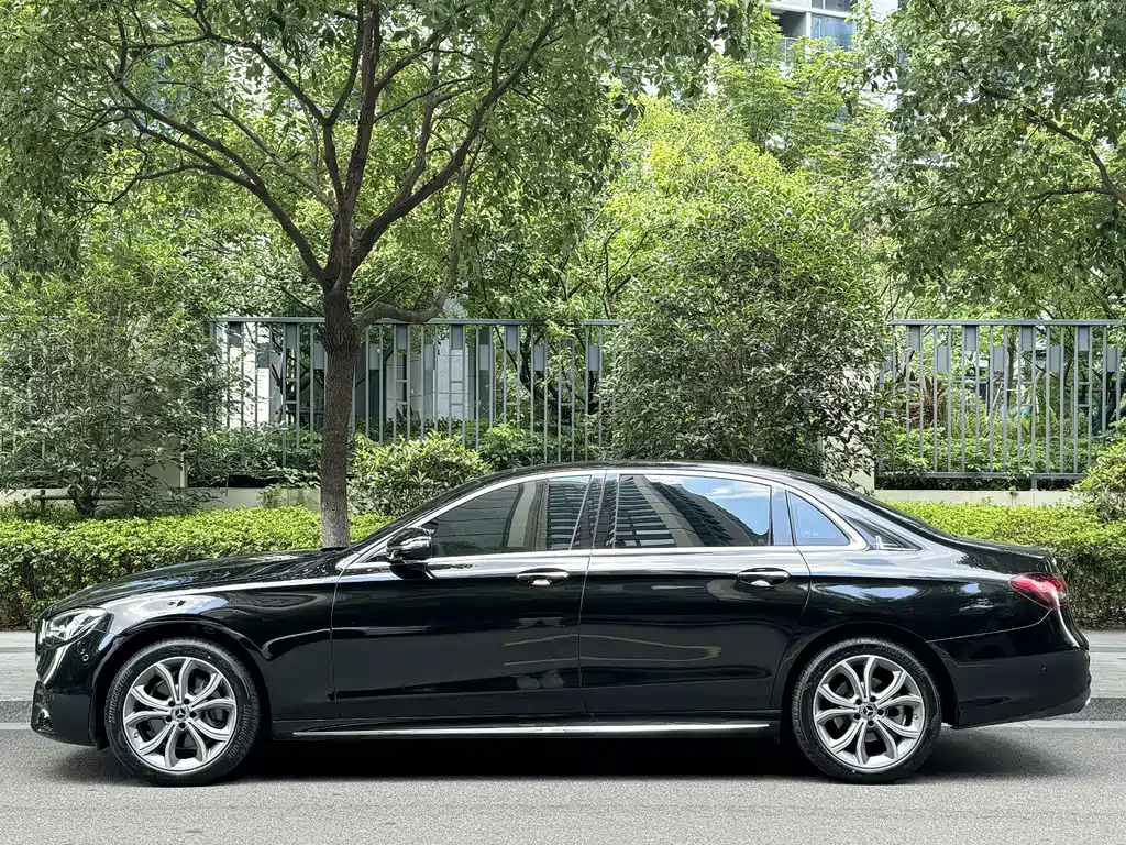 Mercedes-Benz E-Class 2024