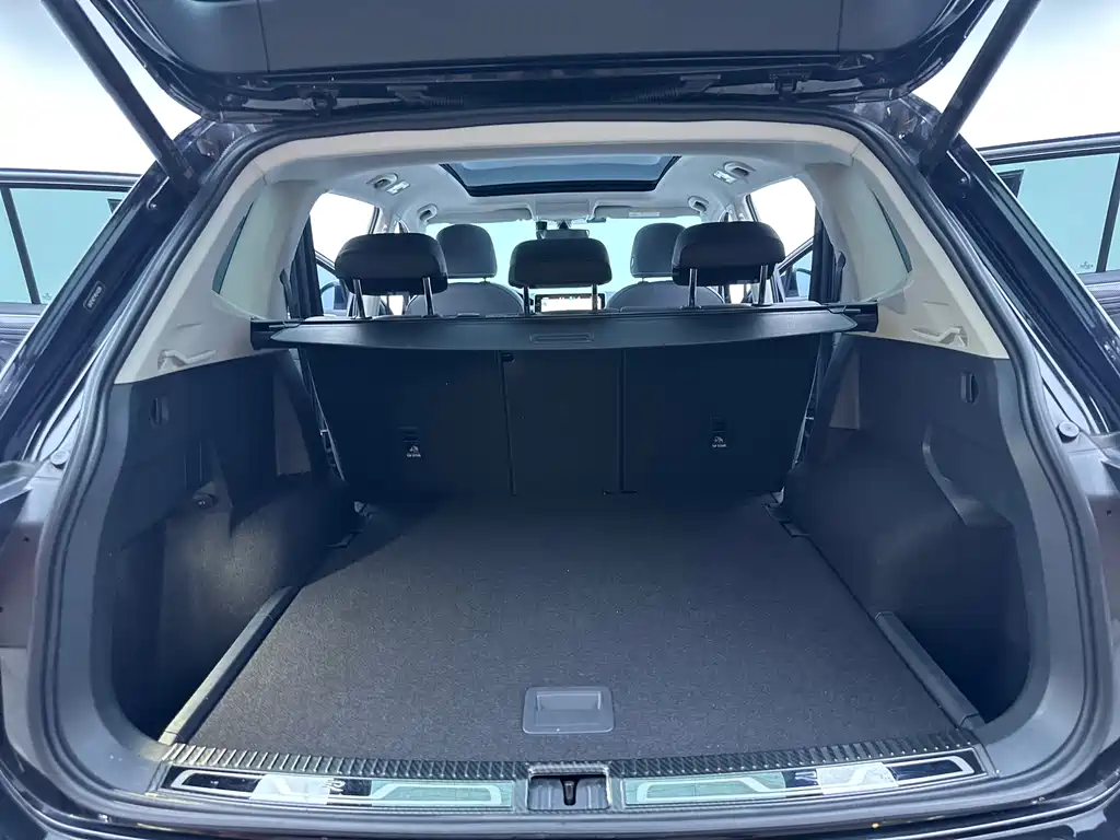 Volkswagen Tiguan L 2023 — фото 25