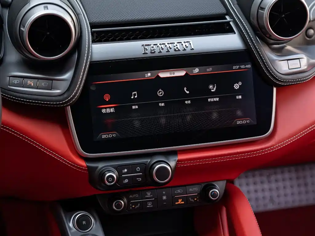 Ferrari GTC4Lusso 2019 — фото 13