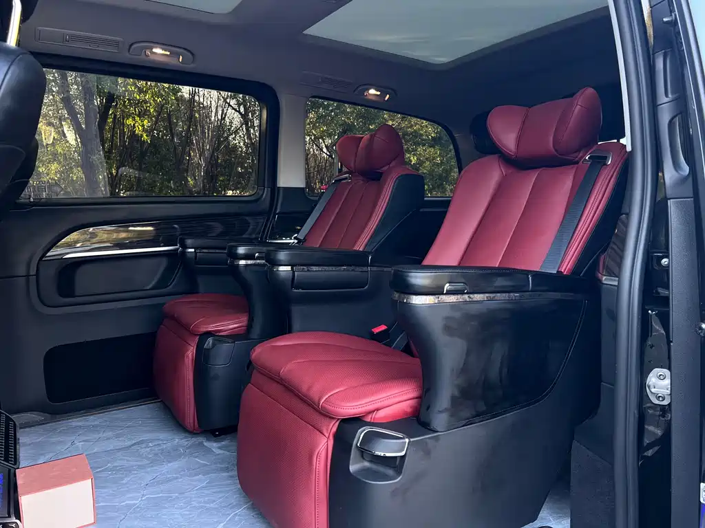 Mercedes-Benz V-Class 2019 — фото 10