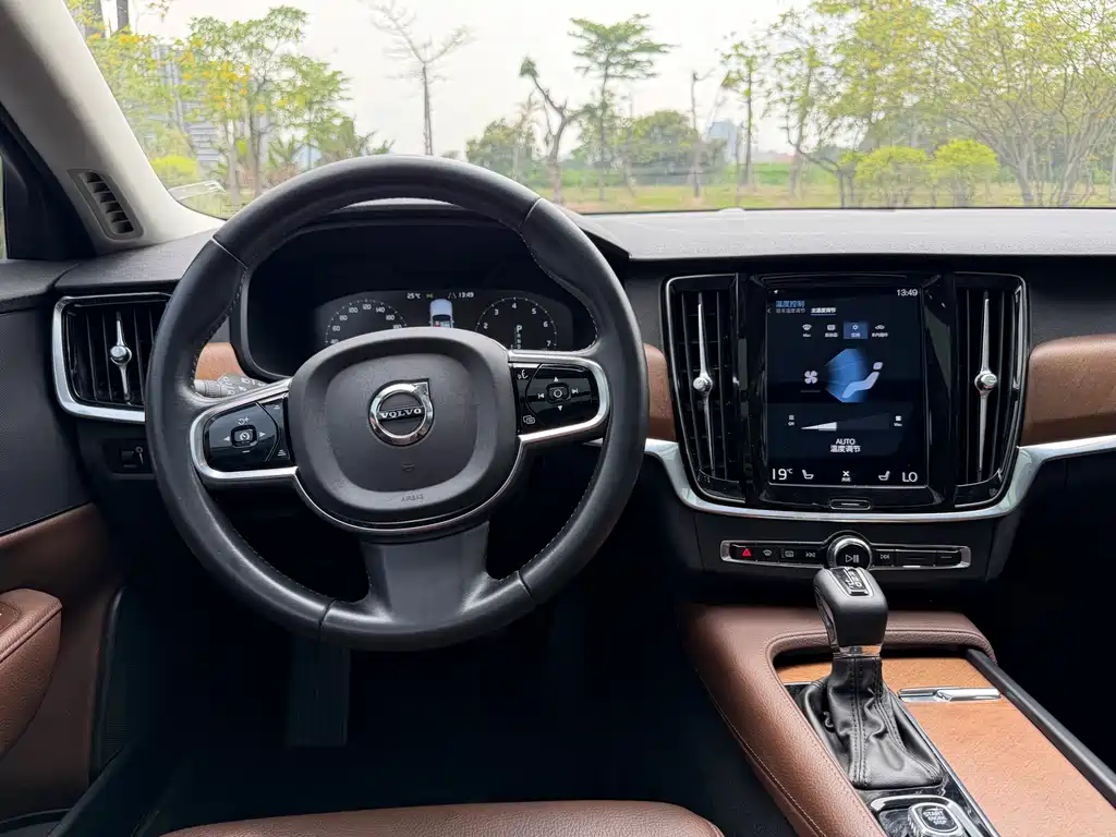 Volvo S90 2019 — фото 10