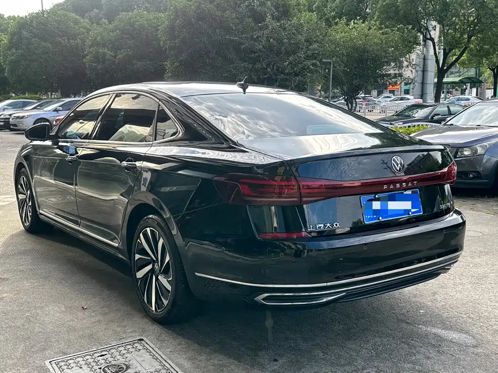 Volkswagen Passat 2023 — фото 4