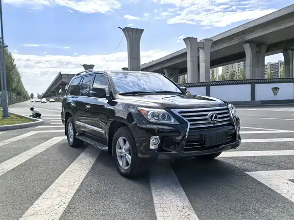 Lexus LX 2012
