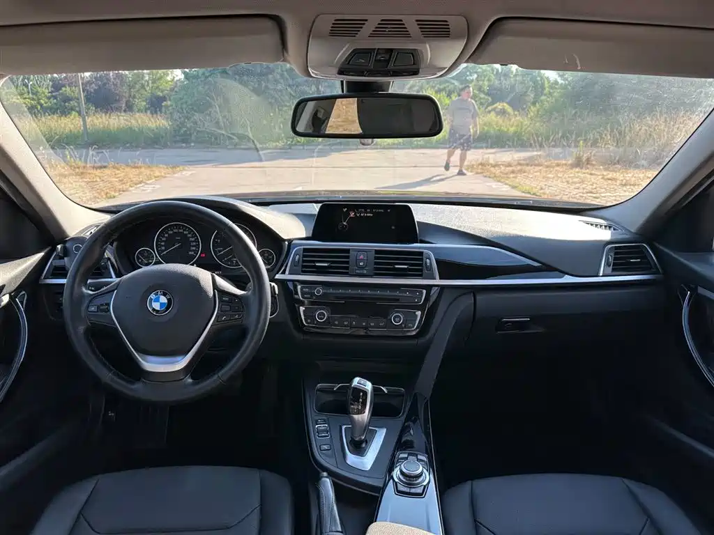BMW 3 Series 2016 — фото 10