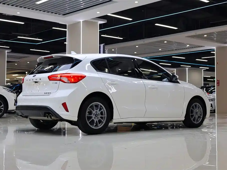 Ford Focus 2020 — фото 13