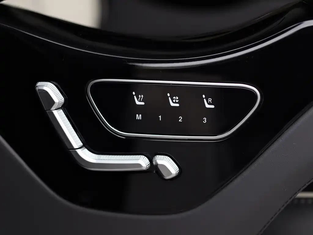 Mercedes-Benz V-Class 2018 — фото 30
