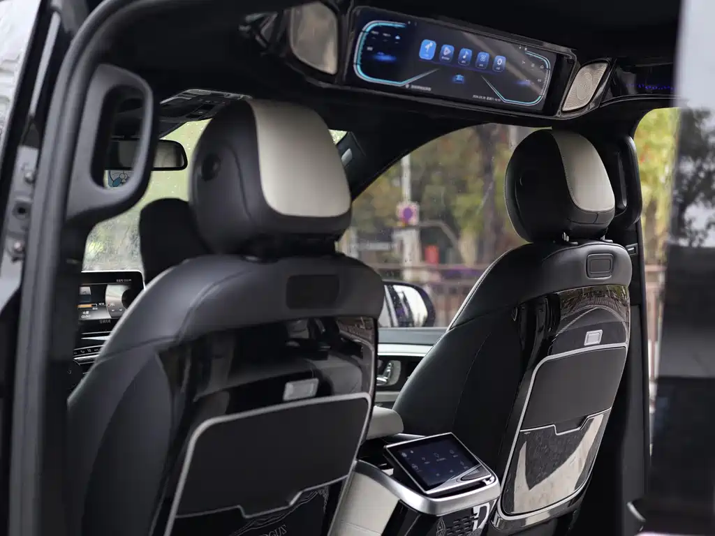 Mercedes-Benz V-Class 2018 — фото 46