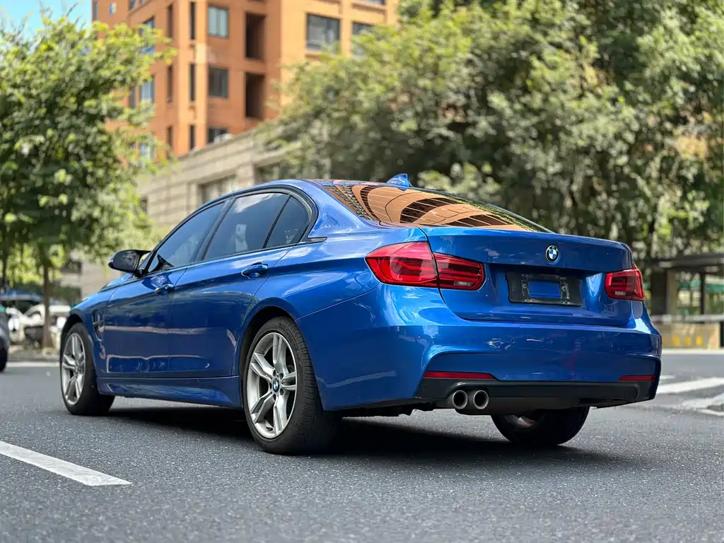 BMW 3 Series 2018 — фото 20
