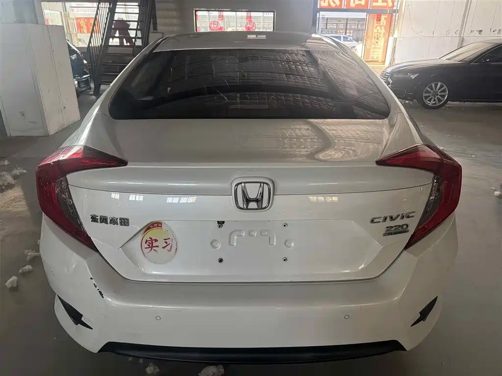 Honda Civic 2018 — фото 10