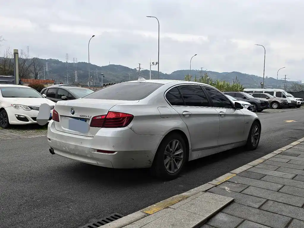 BMW 5 Series 2015 — фото 9
