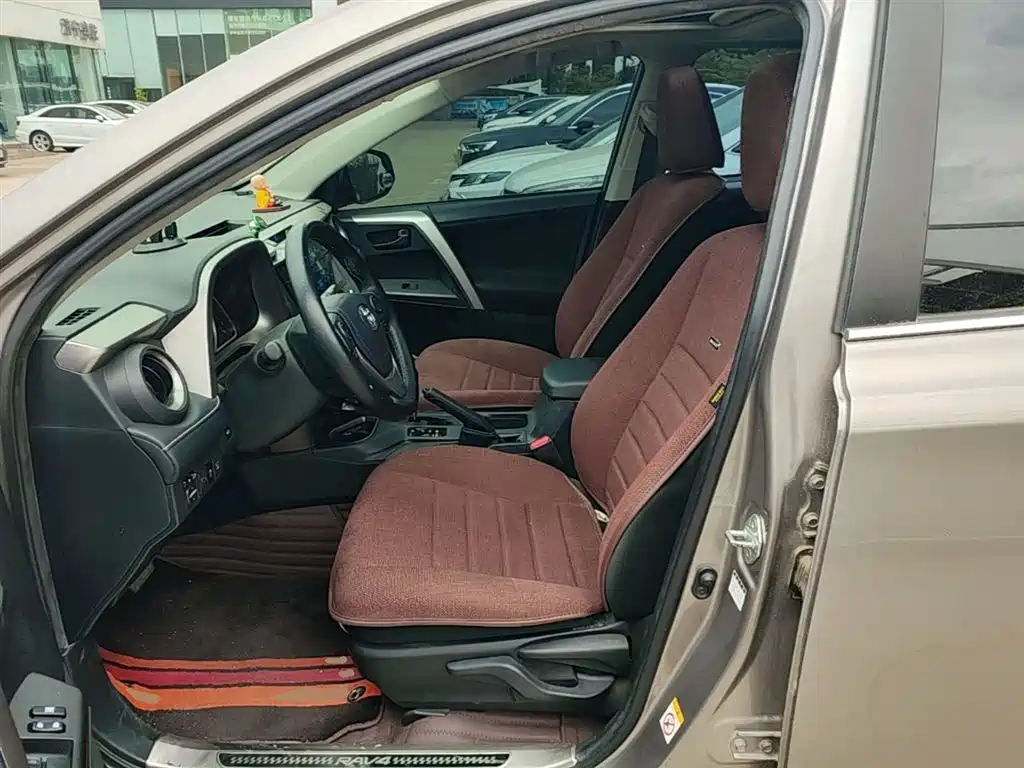 Toyota RAV4 2018 — фото 15