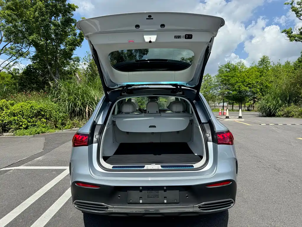 Mercedes-Benz EQE SUV 2023 — фото 19