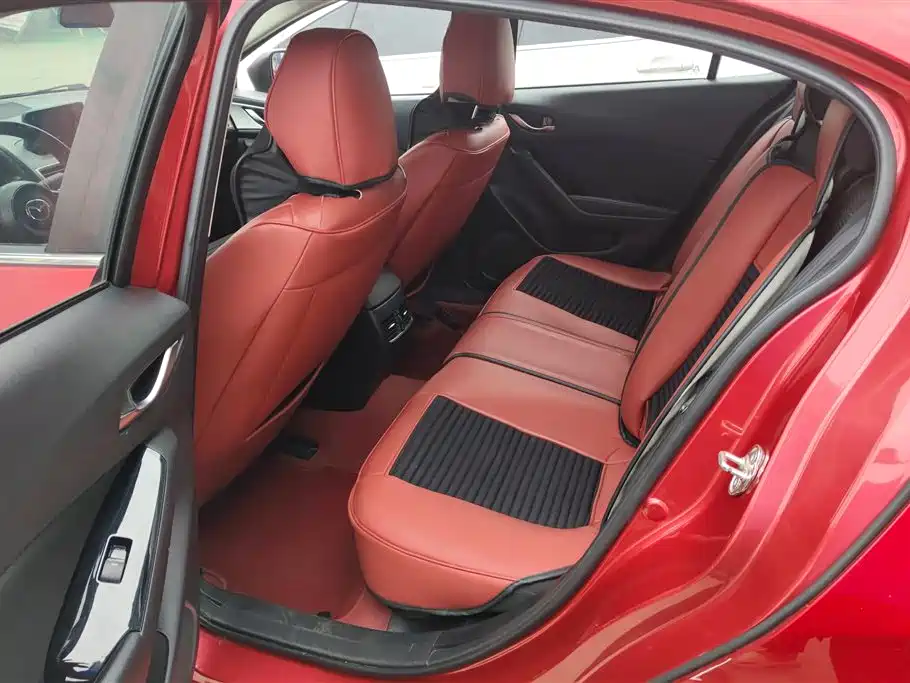 Mazda 3 Axela 2019 — фото 11