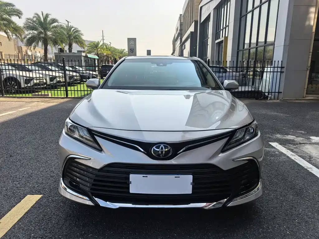 Toyota Camry 2023 — фото 2