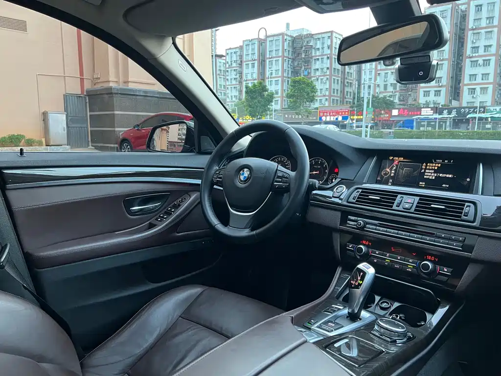BMW 5 Series 2017 — фото 23