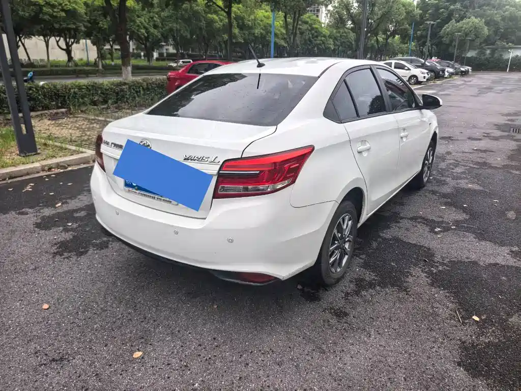 Toyota Yaris L 2021
