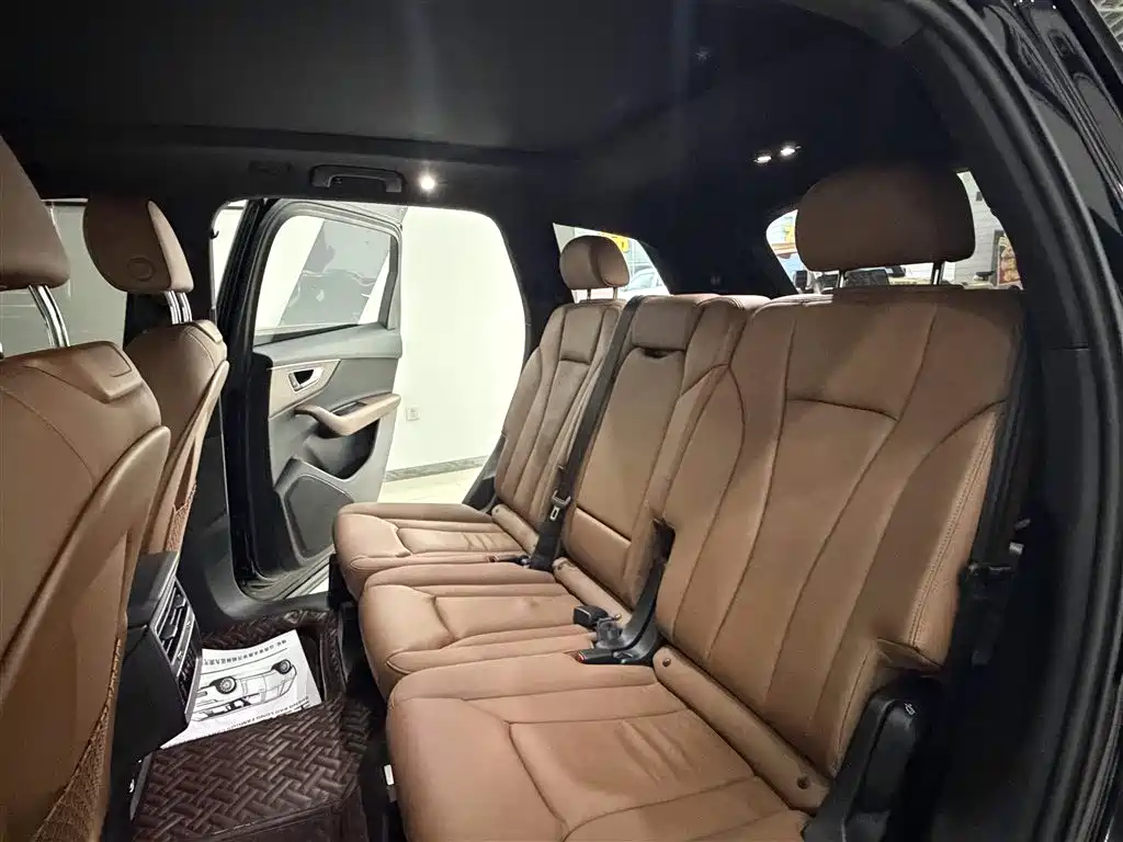 Audi Q7 2020 — фото 10