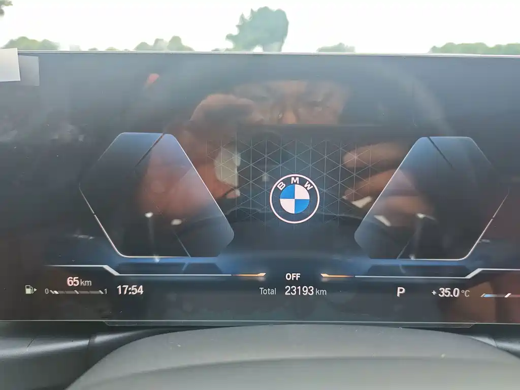 BMW 3 Series 2023 — фото 10